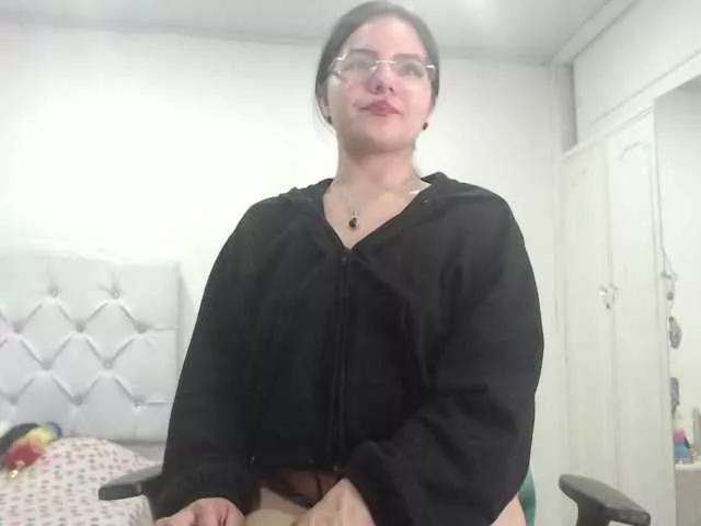 alissamorrison — I am very excited by big men, playing live, making custom videos, and I am very hot, quite horny, everything I do sexually fascinates me.