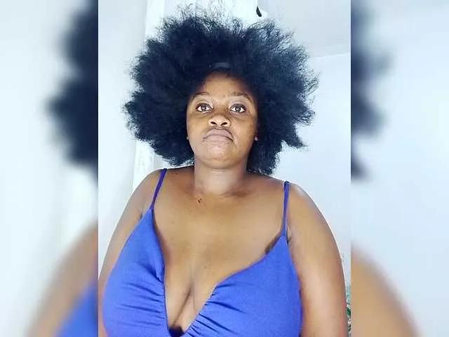 bigtitsqueen33 — Freechat on BongaCams