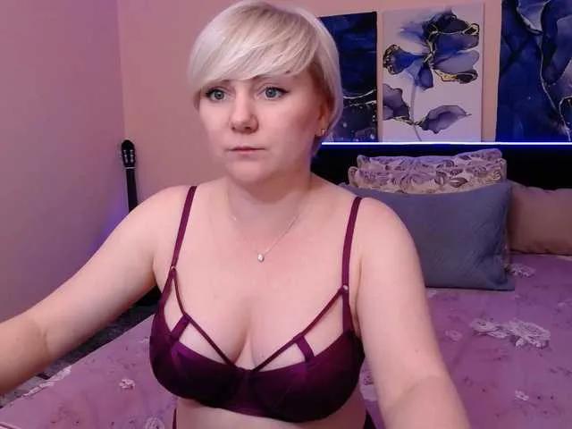 Blond-Pearl — I prefer smart, caring men. I like to take pleasure and give it to you. Fun and unique fetishes! Im open minded so i like to try somethink new.