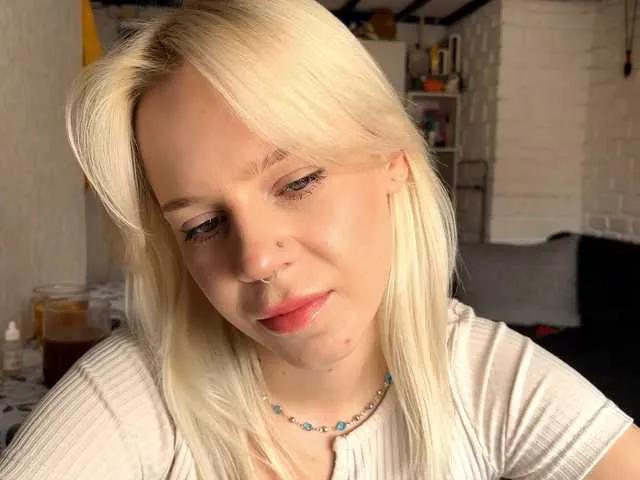 ChelseaLascurain —  Slow sensual teasing
 Deep eye contact & good vibes
 Club rhythms & gentle moves
 Flirty talks that make her smile