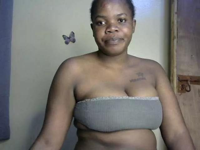 Coconaya on BongaCams
