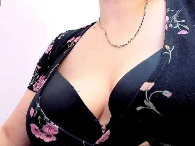 dolories — I'll tease you while you ***k at me...