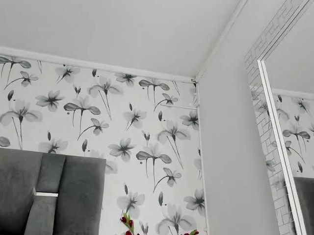 Ehotloveaxxx on BongaCams