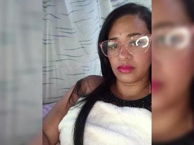 Letty33 on BongaCams