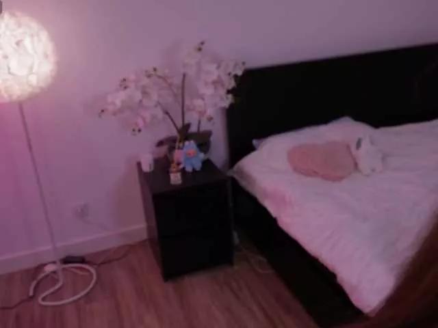 LilyColins on BongaCams 
