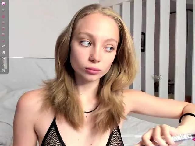 LISABABYMETAL — Men who know their desires, smart, generous, sociable, dirty talks.
Also I'm rly love lovense vibrations inside my, like imagine how u guys deep in me.
I love hard sex!