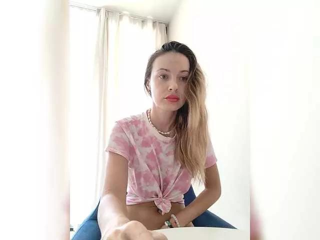 Lola3000 on BongaCams