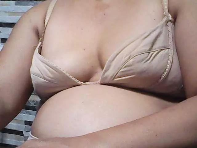 Offline lovelyshantal on BongaCams