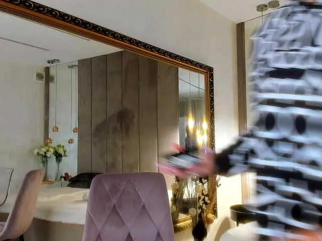 Offline Mia-Milan18 on BongaCams