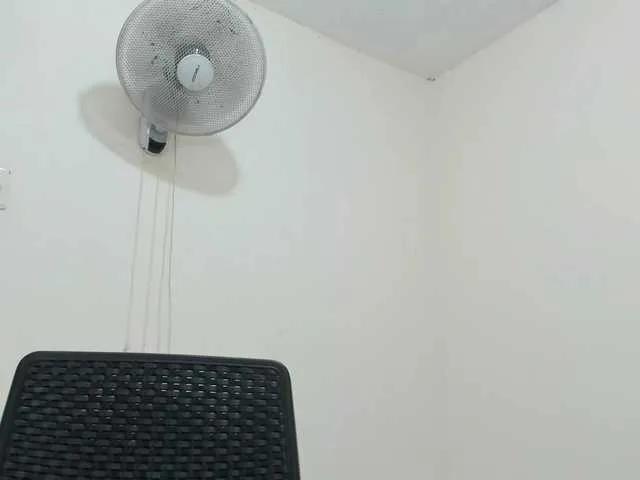 milfmegatits — Me excita que me hablen dominante y tambin dominar, soy una mujer verstil.