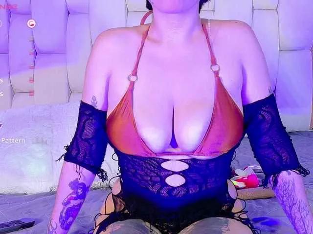 naturaltiits on BongaCams