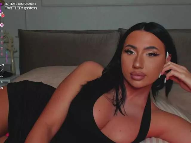 Freechat qsstess on BongaCams