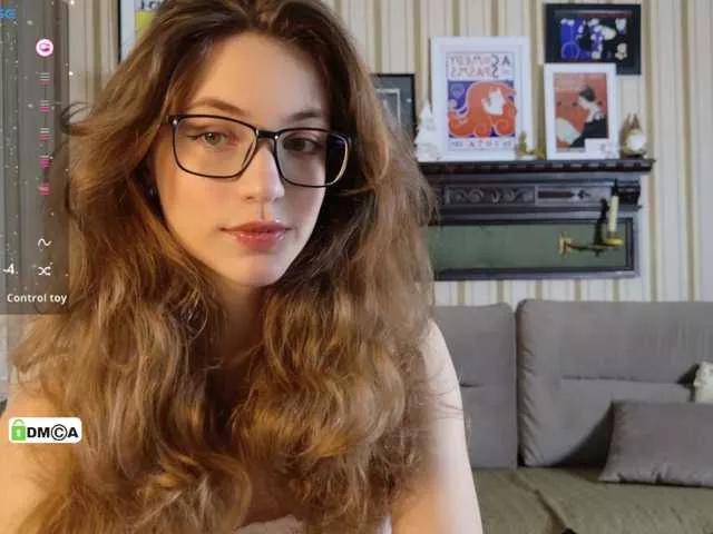 sarahsupershy on BongaCams 