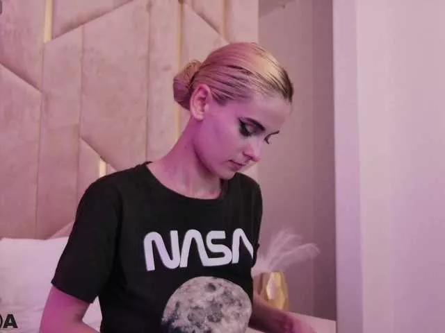 SelenaDaze on BongaCams 
