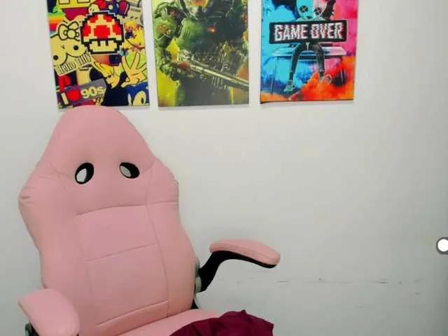 VictoriaLove — I love an interesting chat, an educated man.

Me encanta una charla interesante, un hombre educado.