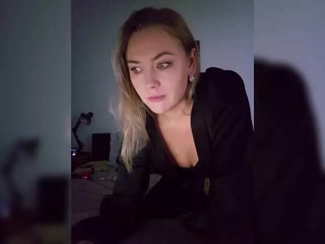 Yesenia-1 on BongaCams 