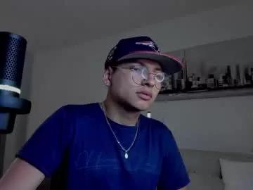 Away a_lejandro_08 on Chaturbate