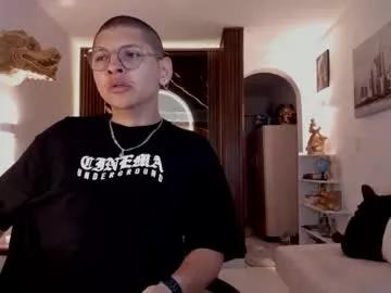 Away a_lejandro_08 on Chaturbate