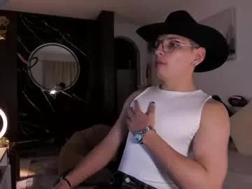 Away a_lejandro_08 on Chaturbate