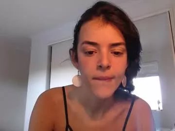Freechat bella_bloom1 on Chaturbate