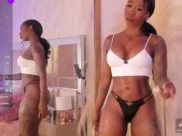 Freechat brunettklaryss on Chaturbate