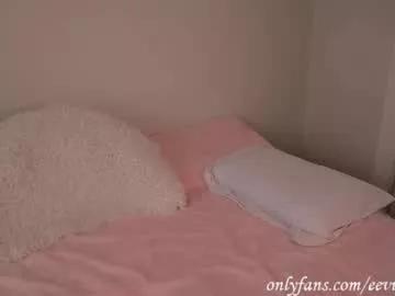 Freechat eevie_moon on Chaturbate