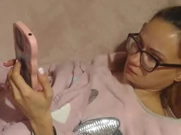 Freechat flowercandydoll on Chaturbate