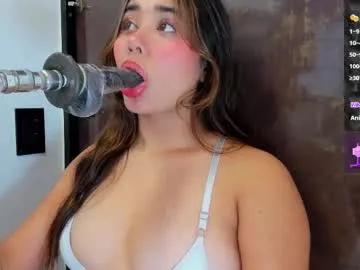issie_cute on Chaturbate
