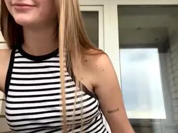 jinnyjaquins — GOAL: shorten my t-shirt [64 tokens remaining] Hi everyone my name is Jinny I'm new here but I really like to play  #feet #blonde #18 #teen #new