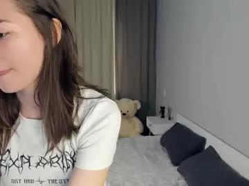 linistar — Hi, I'm Lina! Goal : Make my body shine with oil  #new #skinny#cute #18 #young [0 tokens remaining]