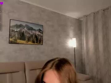 littledream_girl on Chaturbate 