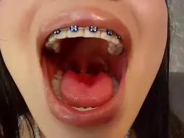 Freechat mia_roux13 on Chaturbate