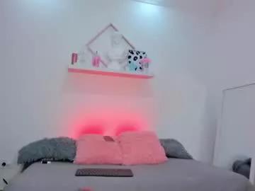 Freechat mia_v7 on Chaturbate