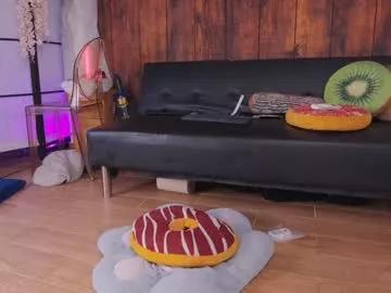 Freechat mollyflwers on Chaturbate