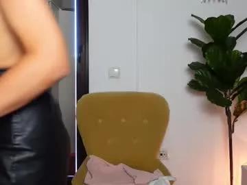 Freechat ninacrystal on Chaturbate