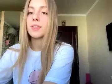 seancalcao — Goal: Lift up my top and show my bra / My name is Olivia, new experience to me, hope it turns out well. #blonde #bigboobs #teen #new #shy [90 tokens remaining]