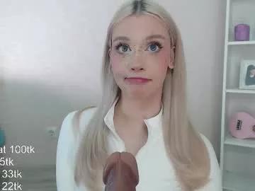 vickyfuckingdoll on Chaturbate