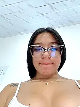 -VICKKY on StripChat