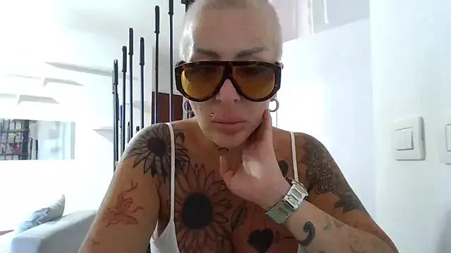 ASSERINAAA on StripChat 