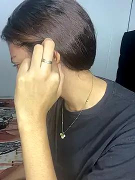 Azza__Slimene — Dedo en el coo