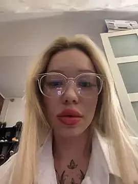 babydolll — Nipple pinch Ellie in bus
