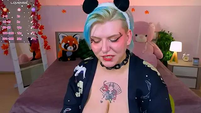 bluelunaray on StripChat