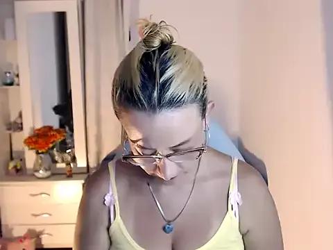 Freechat BOREAL_MOON on StripChat