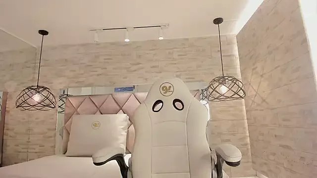 celene_midnight on StripChat 