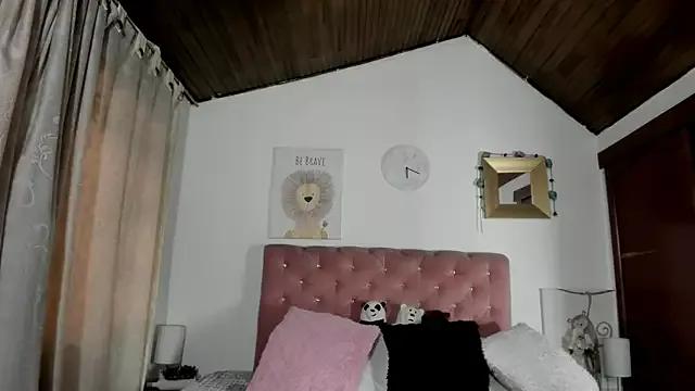 CelessteRedds on StripChat 