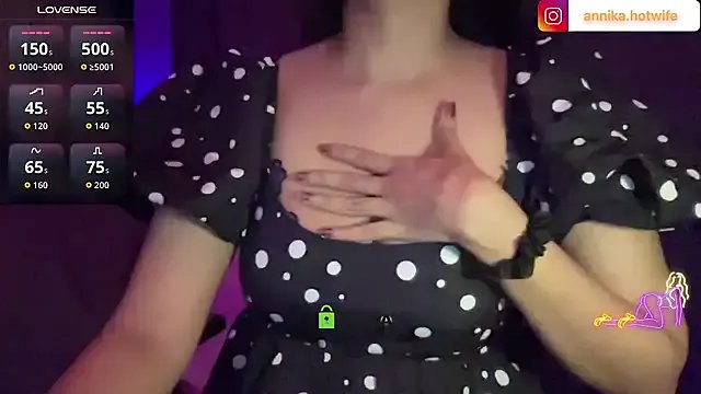 Freechat CharmingTania on StripChat