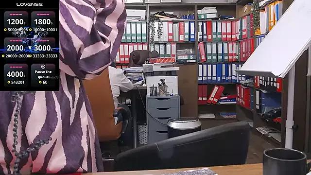 Freechat classyladyrellax on StripChat