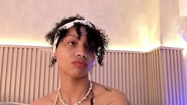 daiana_curly — Anal plug + twerking
