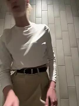 Freechat DollyTall on StripChat