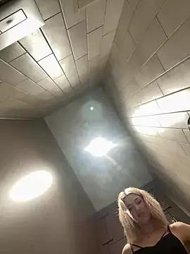 Freechat DollyTall on StripChat